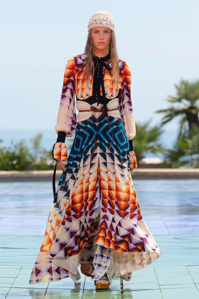 Look 15